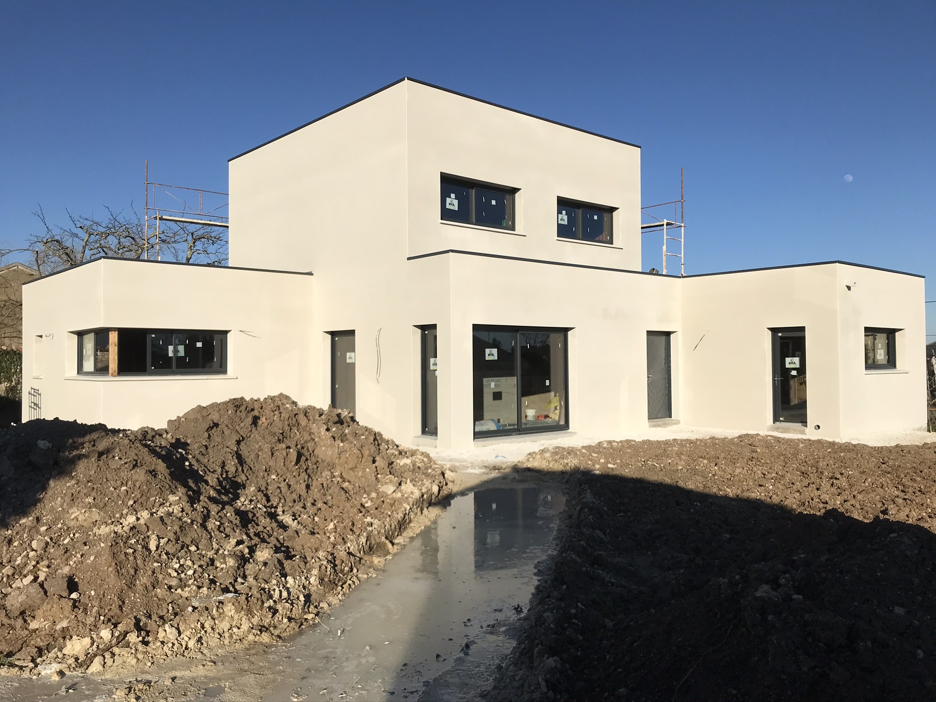 Rénovation et enduit décoratif pour une façade moderne en Charente-Maritime Rénovation et enduit décoratif pour une façade moderne en Charente-Maritime