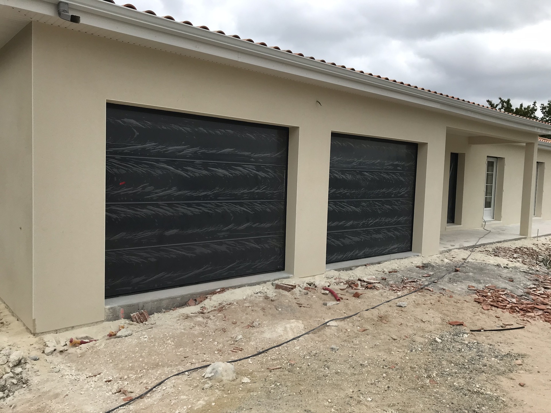 Enduit de façade pour un garage moderne Enduit de façade pour un garage moderne